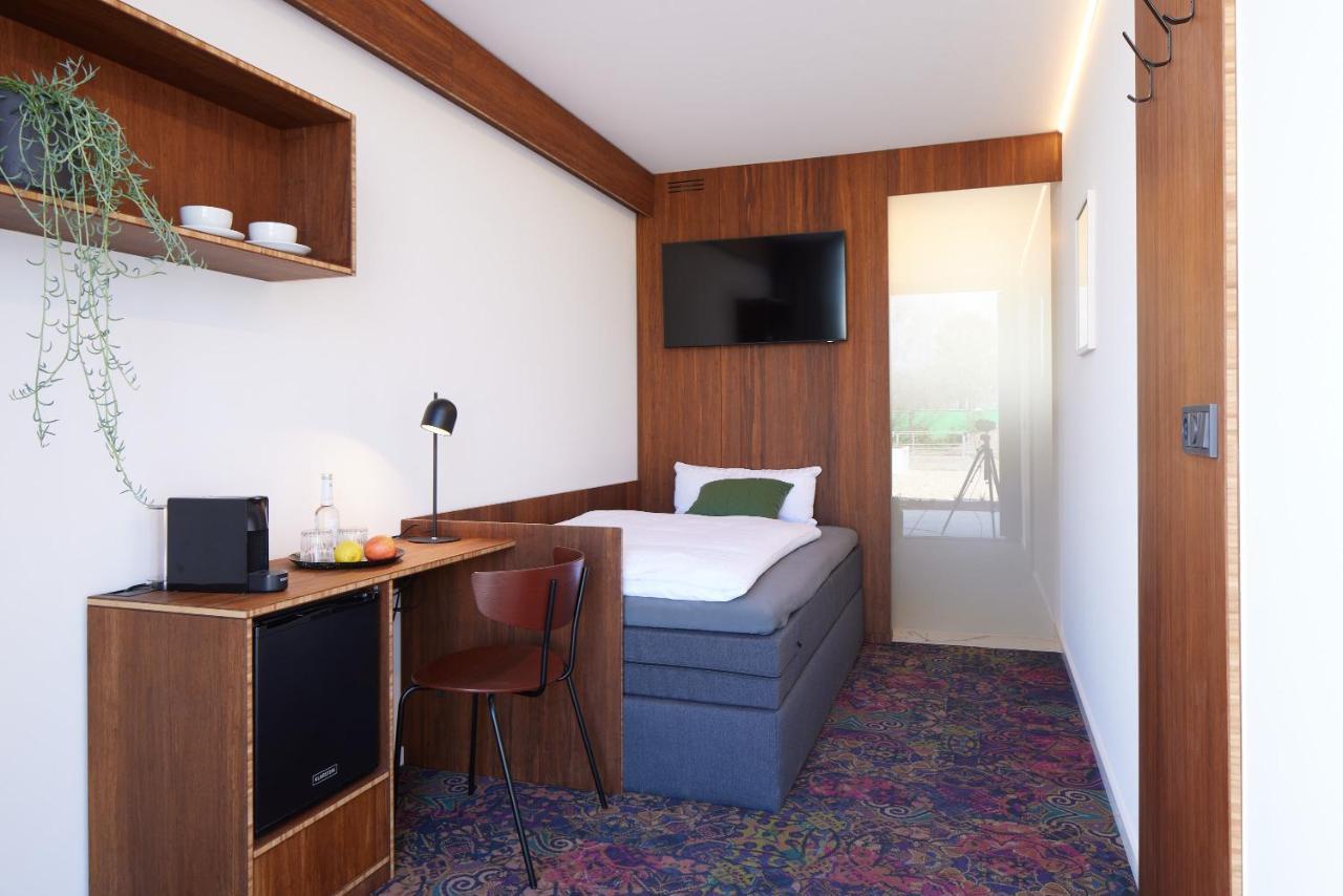 Tin Inn - Erkelenz - Das Hotel Aus Hochwertig Ausgebauten Ueberseecontainern Buitenkant foto